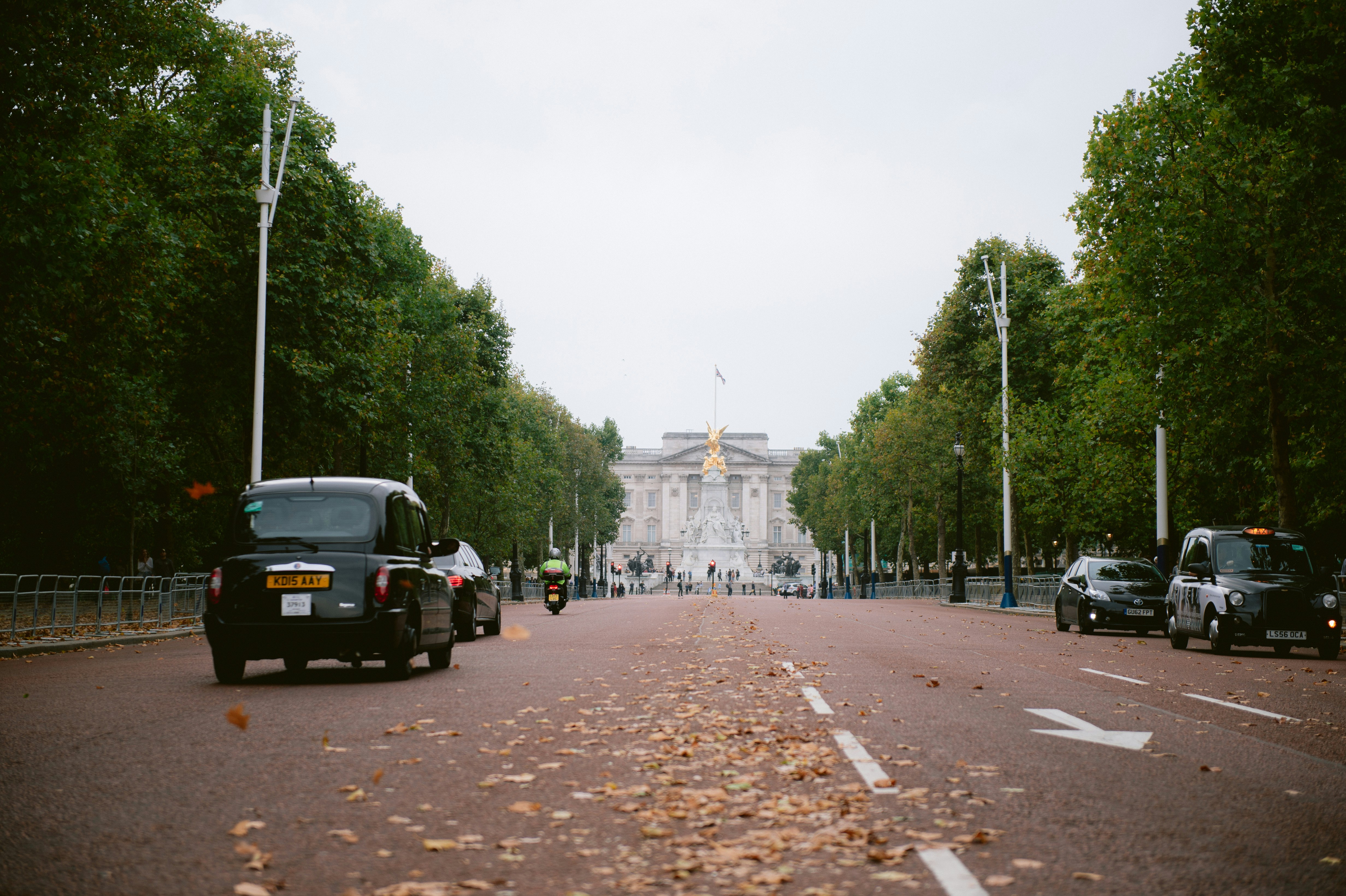 An image of the mall leading up to Buckingham Palace, the start of the London Landmarks Half Marathon