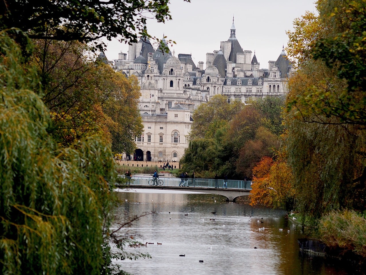 Royal Parks Half Marathon. An image if St James Park 